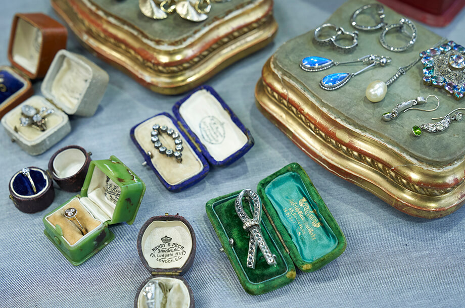 掘出し物を見つけたい！プロに聞く、ヴィンテージアクセサリーの選び方